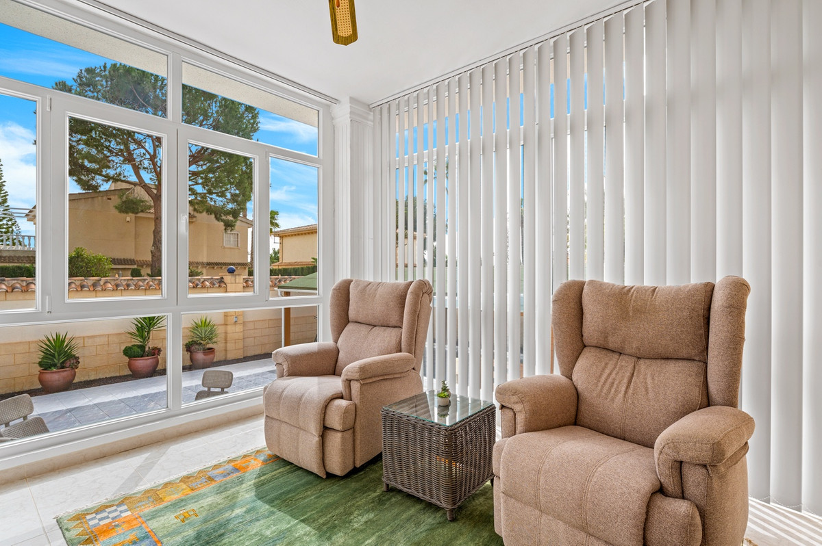 Se vende Villa - Chalet de 4 dormitorios en Costa Blanca, Alicante, España