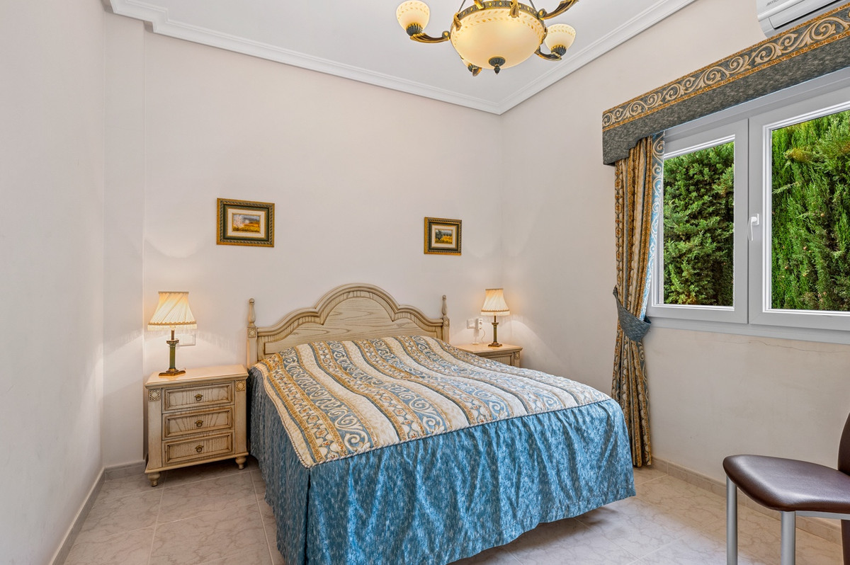Se vende Villa - Chalet de 4 dormitorios en Costa Blanca, Alicante, España