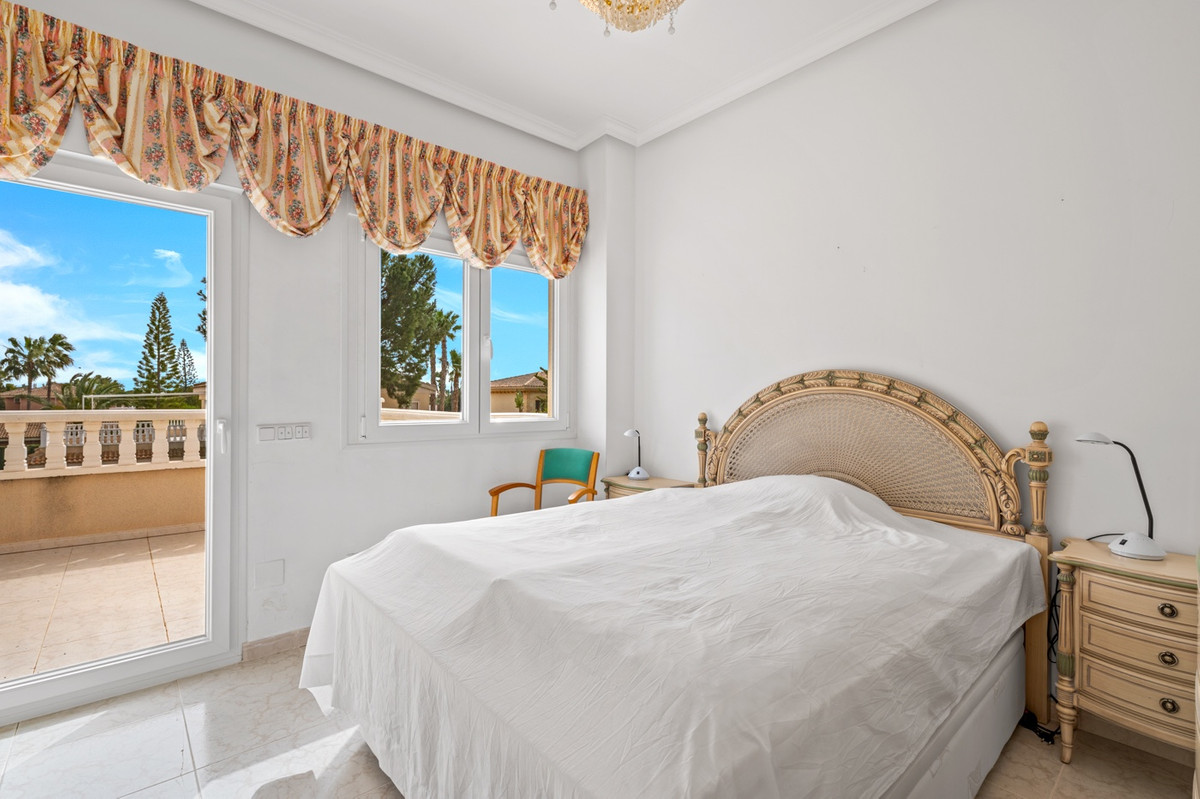 Se vende Villa - Chalet de 4 dormitorios en Costa Blanca, Alicante, España