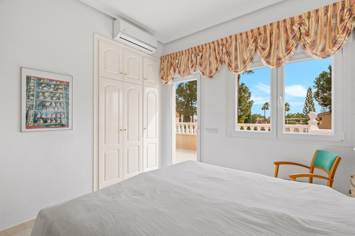 Se vende Villa - Chalet de 4 dormitorios en Costa Blanca, Alicante, España