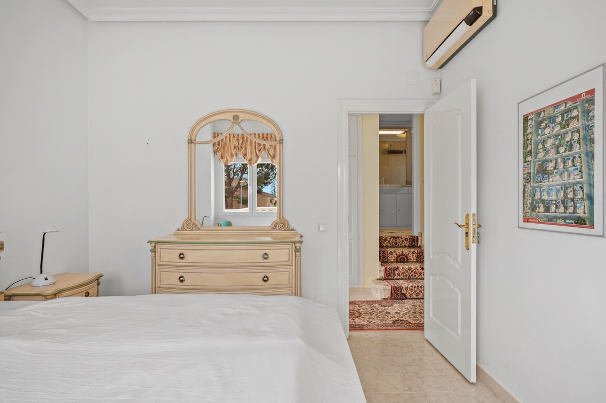 Se vende Villa - Chalet de 4 dormitorios en Costa Blanca, Alicante, España