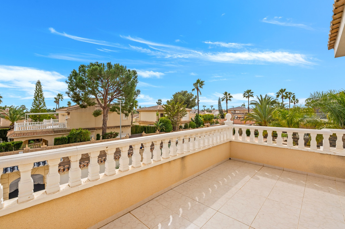 Se vende Villa - Chalet de 4 dormitorios en Costa Blanca, Alicante, España