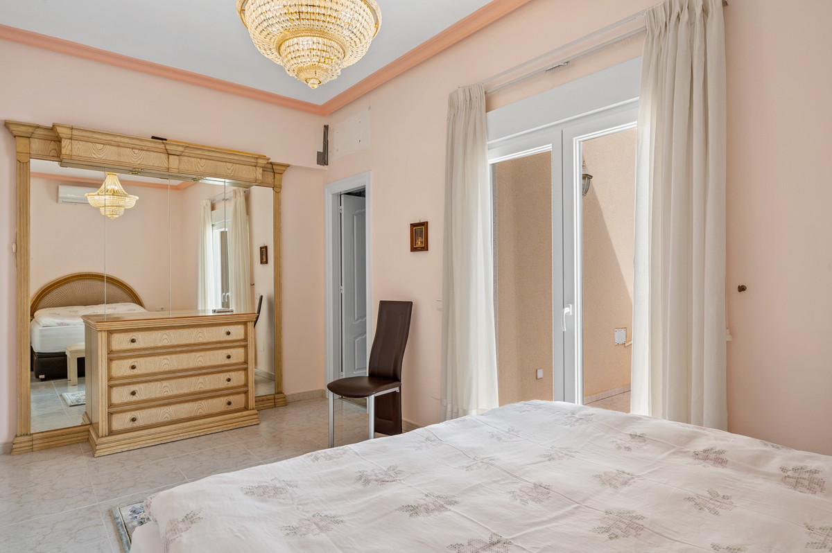Se vende Villa - Chalet de 4 dormitorios en Costa Blanca, Alicante, España