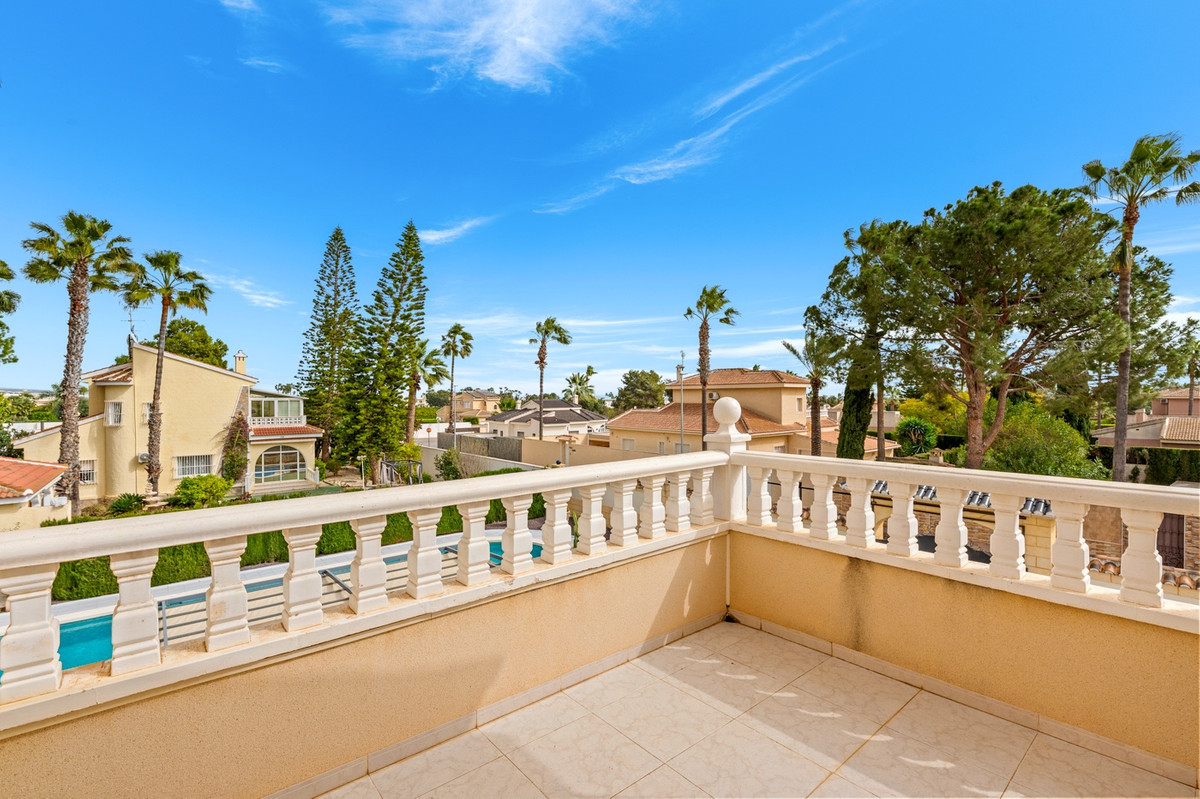 Se vende Villa - Chalet de 4 dormitorios en Costa Blanca, Alicante, España