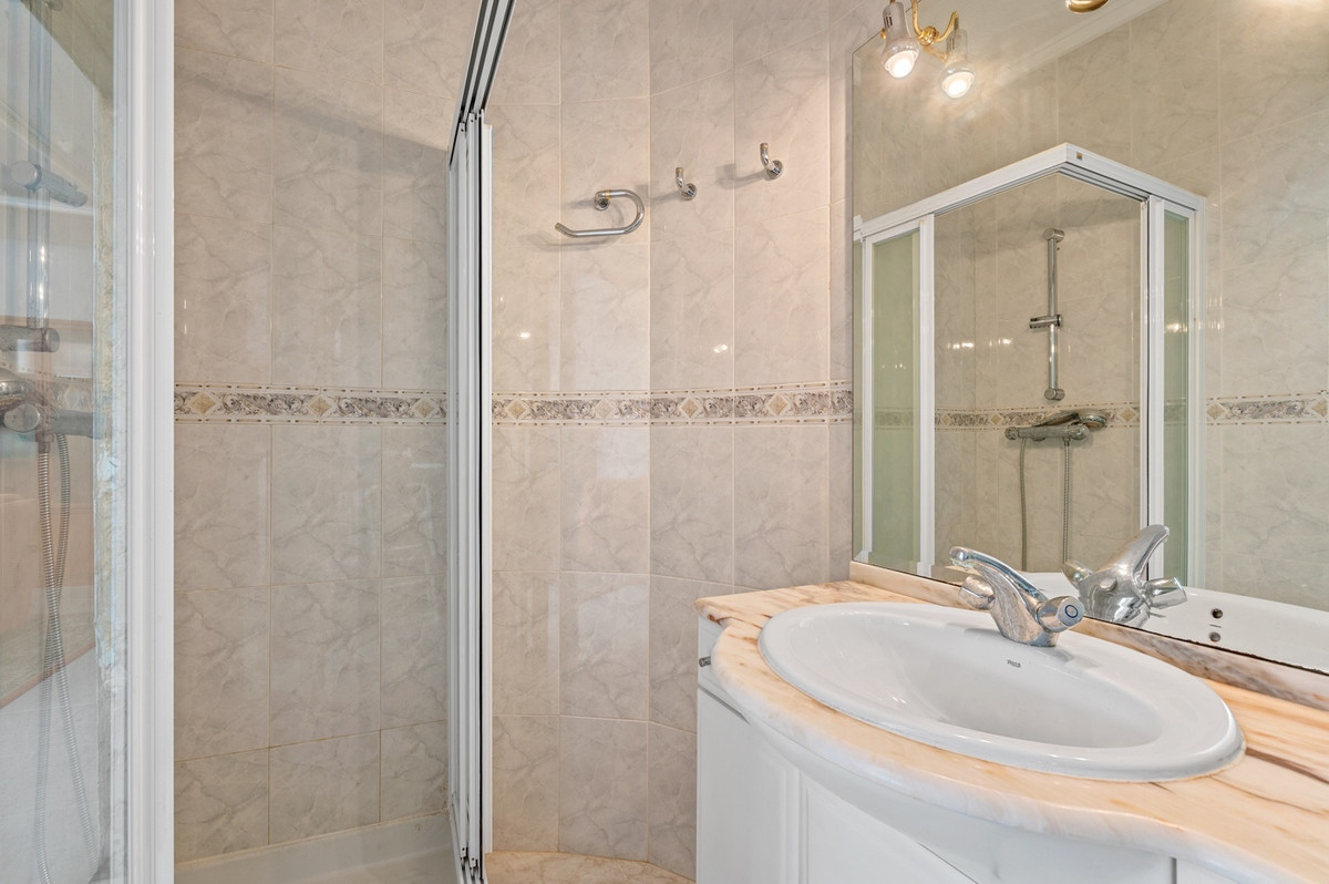 Se vende Villa - Chalet de 4 dormitorios en Costa Blanca, Alicante, España