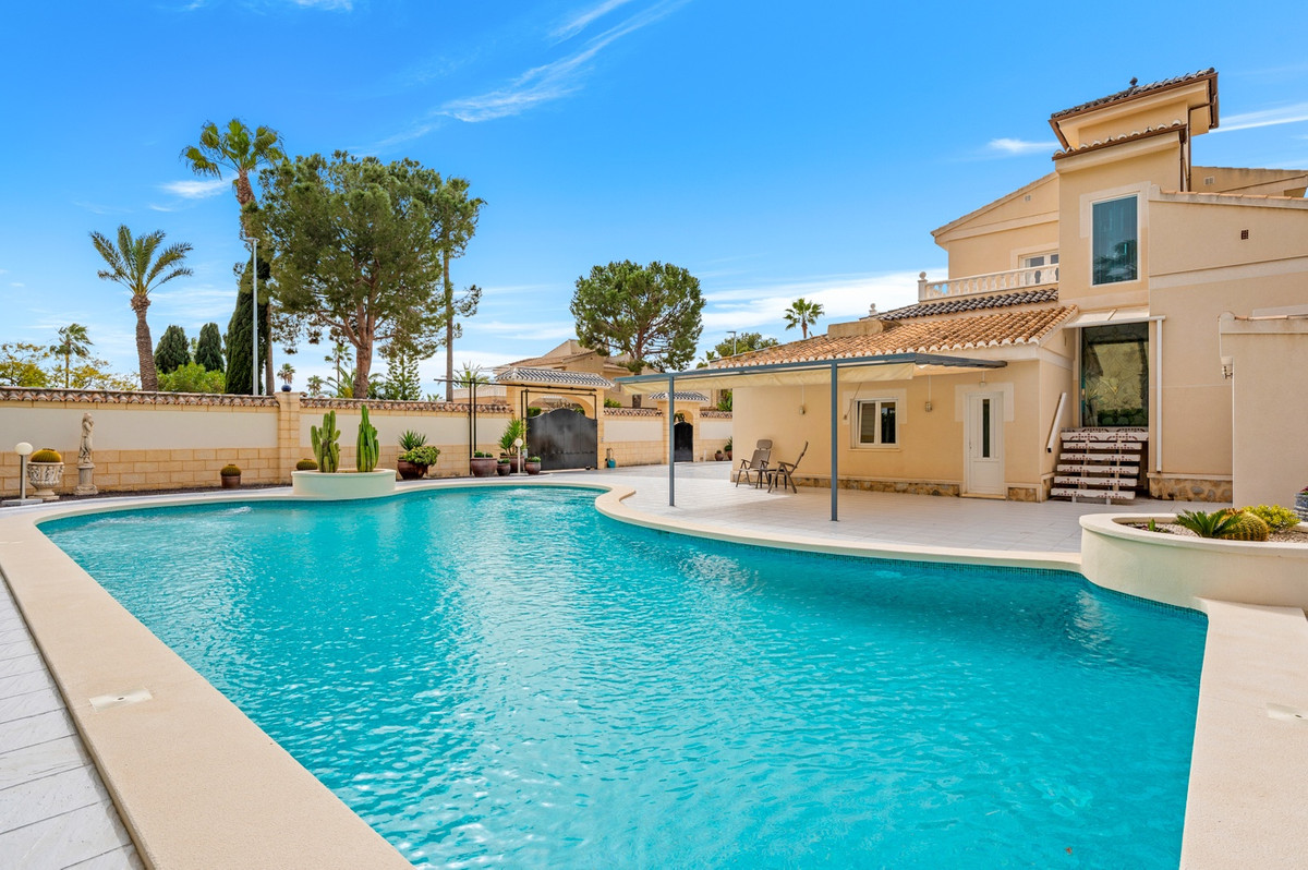 Se vende Villa - Chalet de 4 dormitorios en Costa Blanca, Alicante, España