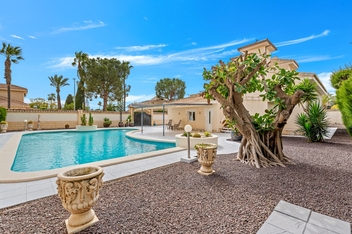 Se vende Villa - Chalet de 4 dormitorios en Costa Blanca, Alicante, España