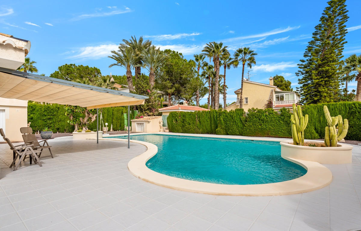 Se vende Villa - Chalet de 4 dormitorios en Costa Blanca, Alicante, España