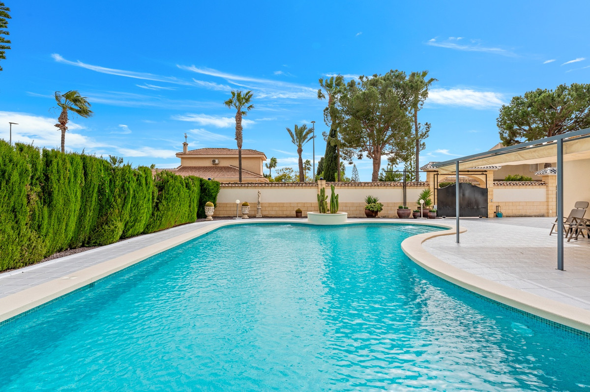 Se vende Villa - Chalet de 4 dormitorios en Costa Blanca, Alicante, España