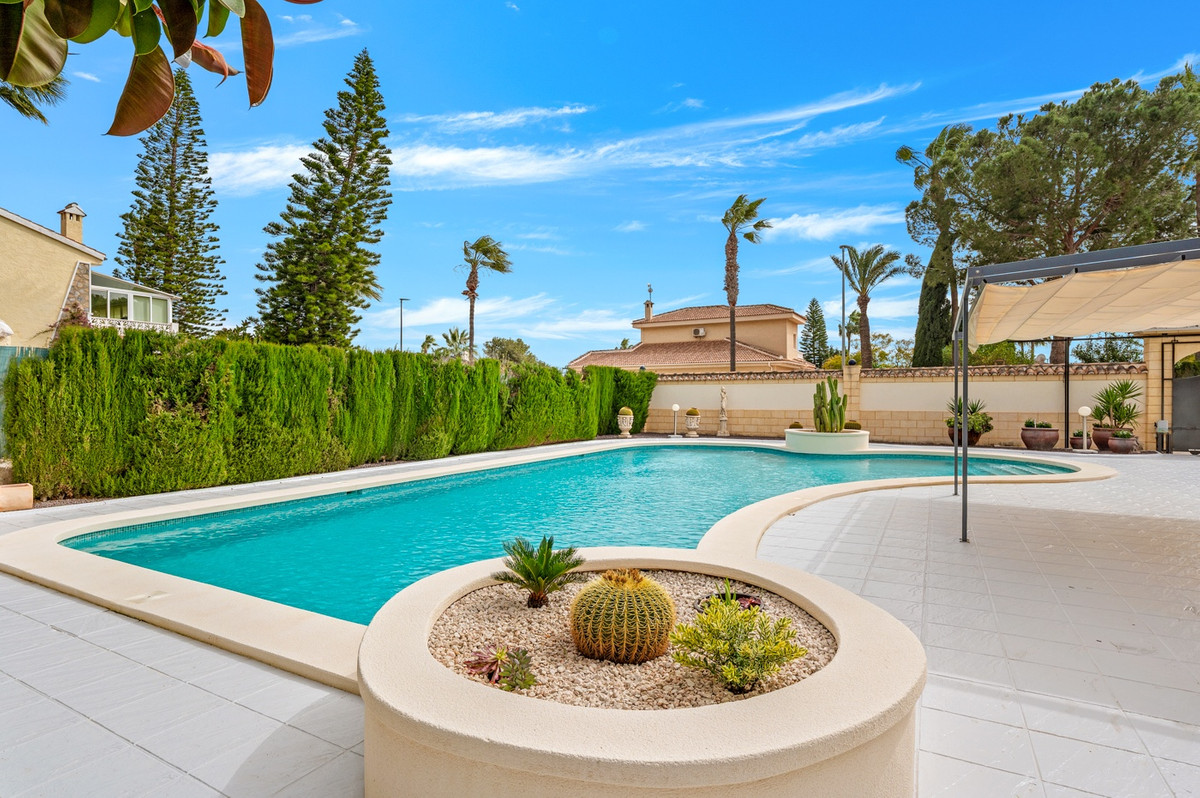 Se vende Villa - Chalet de 4 dormitorios en Costa Blanca, Alicante, España