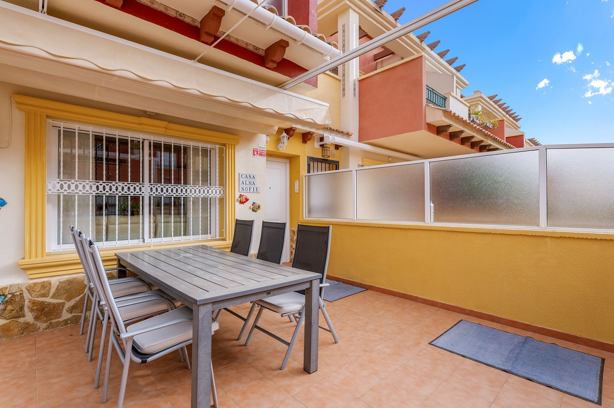 Se vende Adosada de 3 dormitorios en Costa Blanca, Alicante, España