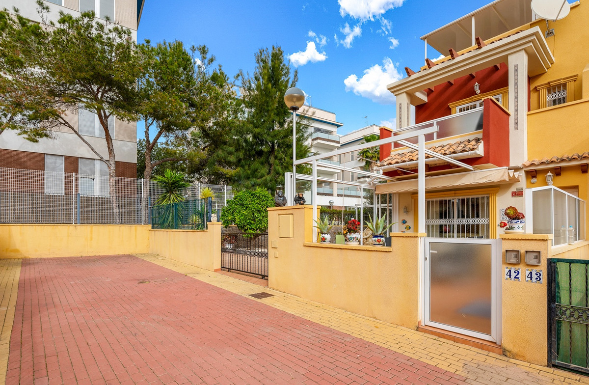 Se vende Adosada de 3 dormitorios en Costa Blanca, Alicante, España