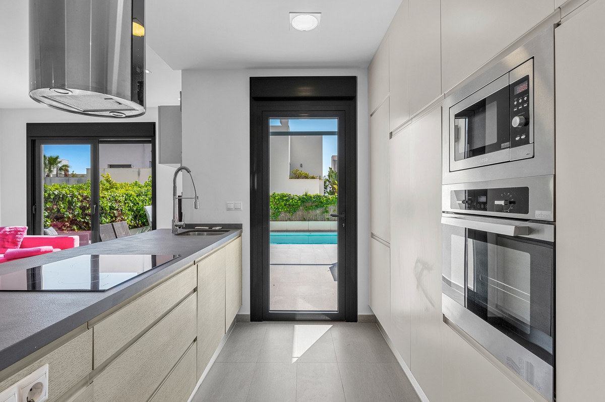 Se vende Villa - Chalet de 2 dormitorios en Costa Blanca, Alicante, España