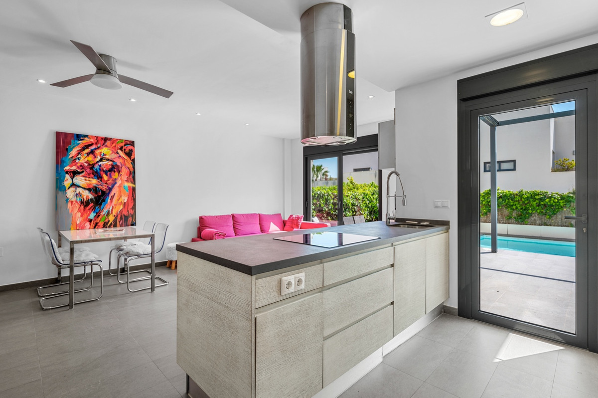 Se vende Villa - Chalet de 2 dormitorios en Costa Blanca, Alicante, España