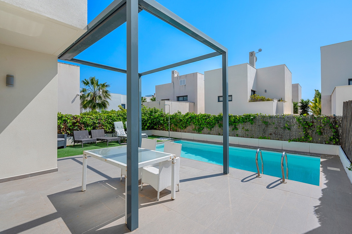 Se vende Villa - Chalet de 2 dormitorios en Costa Blanca, Alicante, España