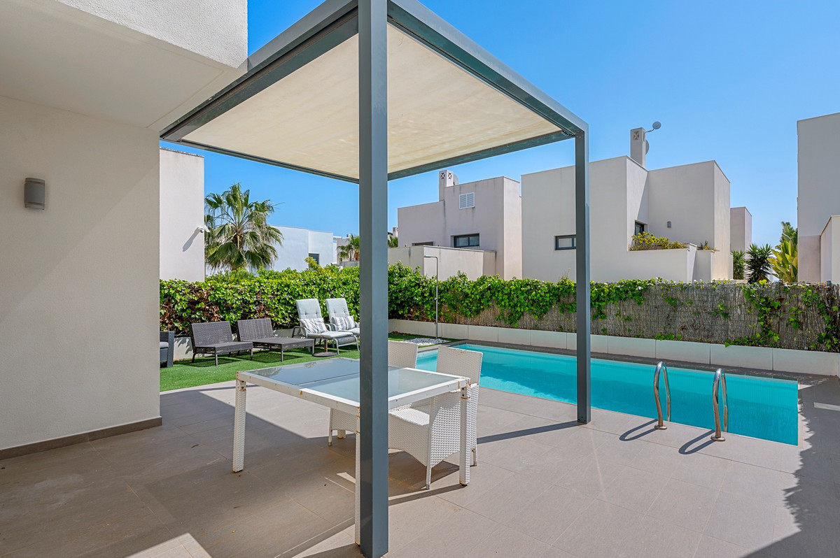 Se vende Villa - Chalet de 2 dormitorios en Costa Blanca, Alicante, España