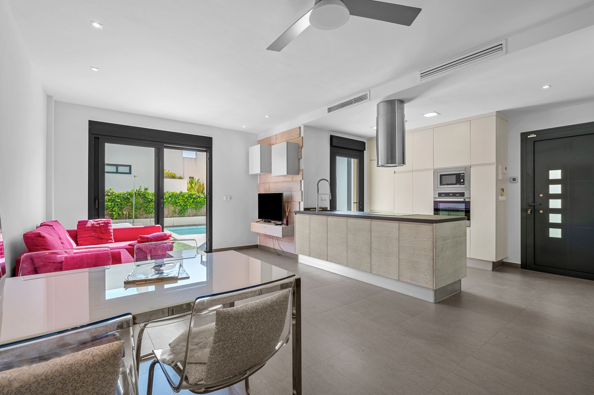 Se vende Villa - Chalet de 2 dormitorios en Costa Blanca, Alicante, España
