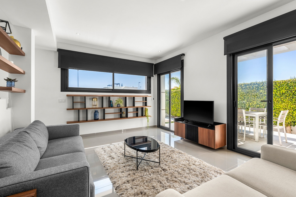 Se vende Villa - Chalet de 3 dormitorios en Costa Blanca, Alicante, España