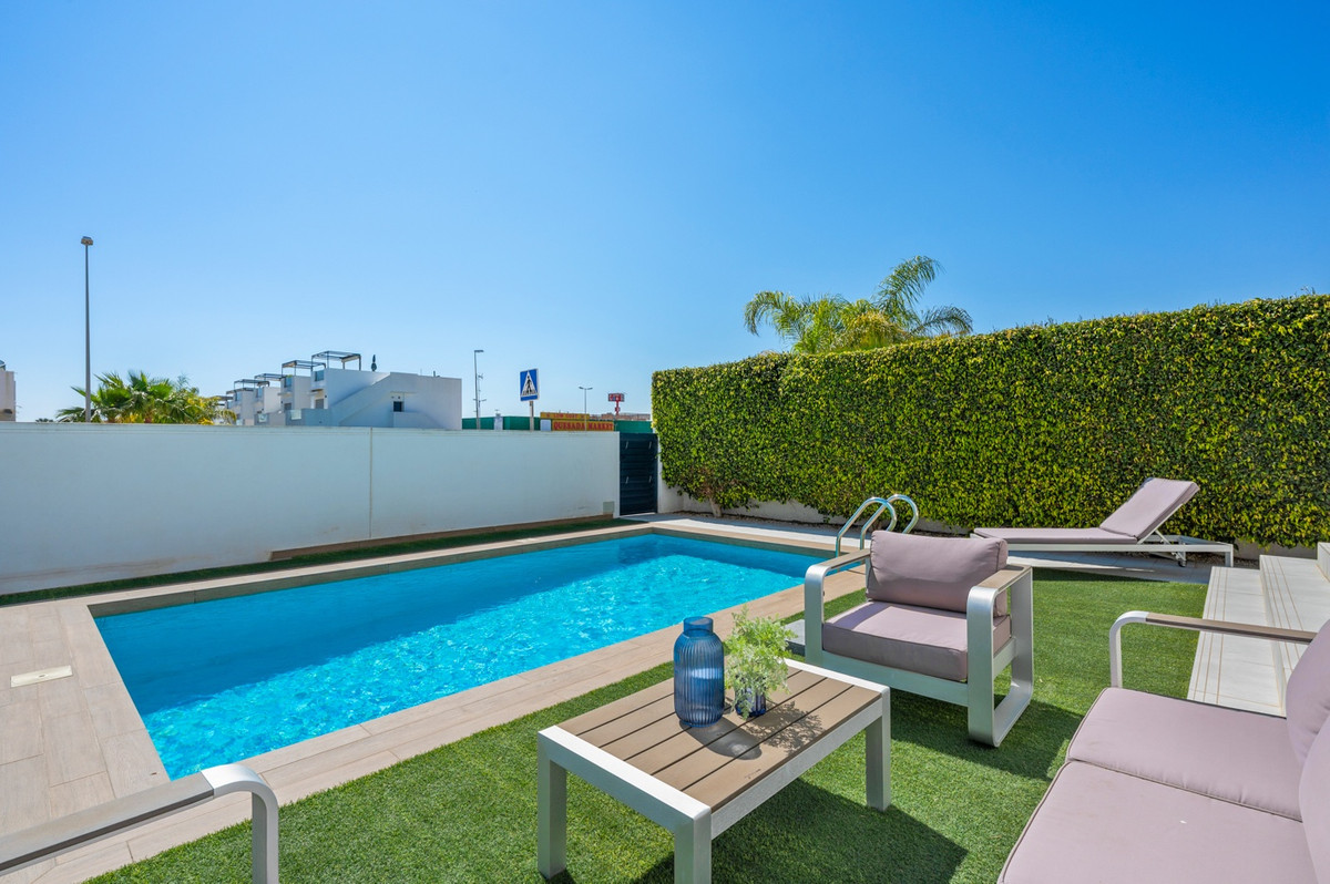 Se vende Villa - Chalet de 3 dormitorios en Costa Blanca, Alicante, España