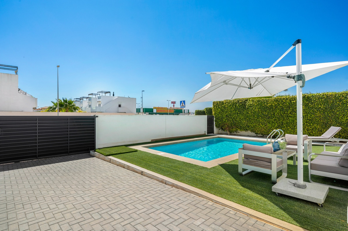 Se vende Villa - Chalet de 3 dormitorios en Costa Blanca, Alicante, España