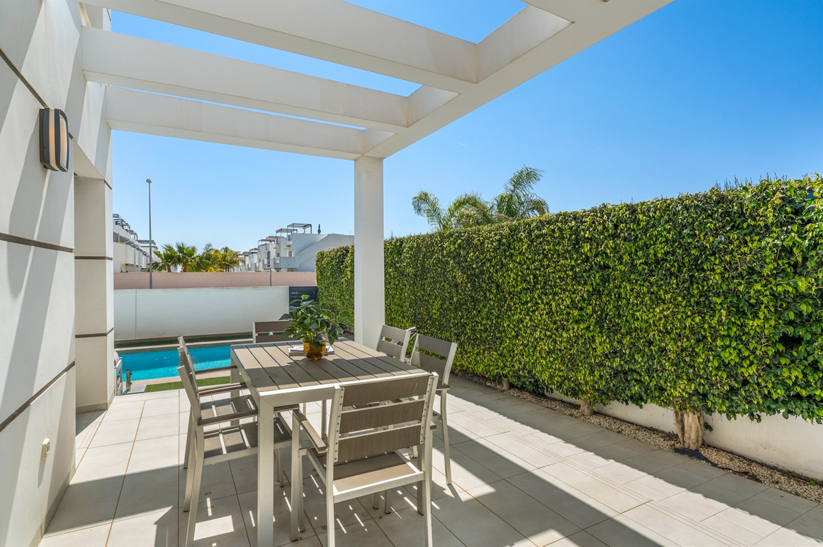 Se vende Villa - Chalet de 3 dormitorios en Costa Blanca, Alicante, España