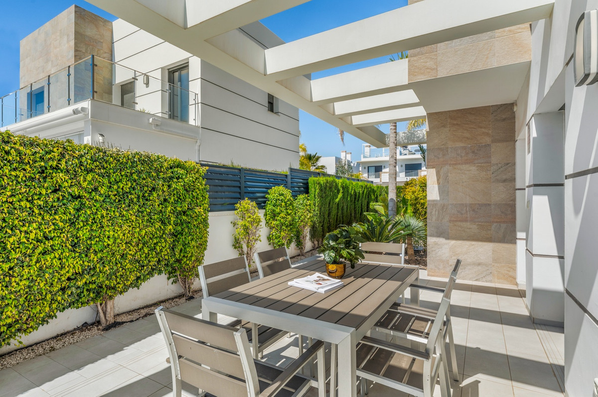 Se vende Villa - Chalet de 3 dormitorios en Costa Blanca, Alicante, España