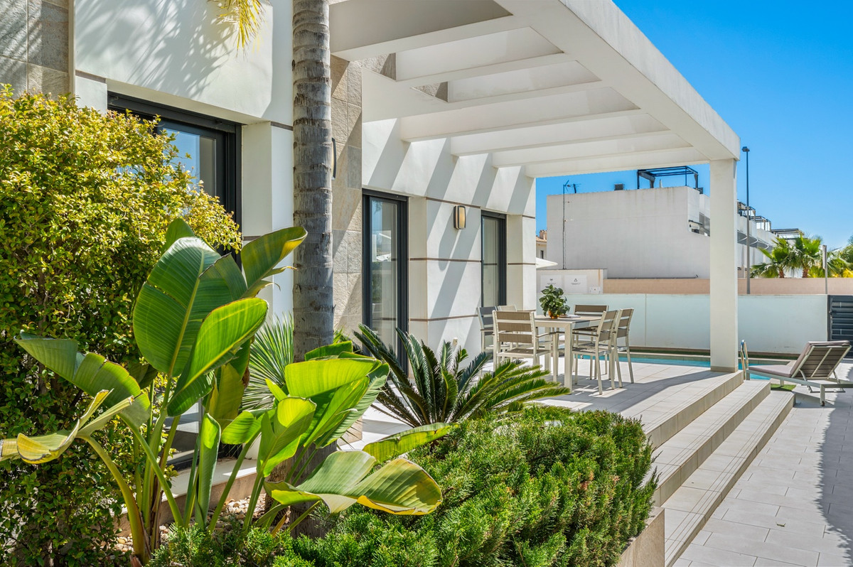 Se vende Villa - Chalet de 3 dormitorios en Costa Blanca, Alicante, España