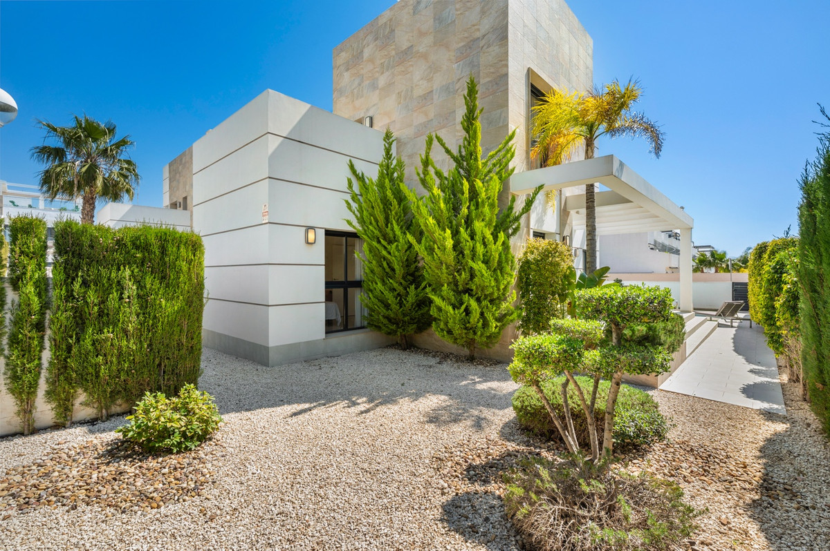 Se vende Villa - Chalet de 3 dormitorios en Costa Blanca, Alicante, España