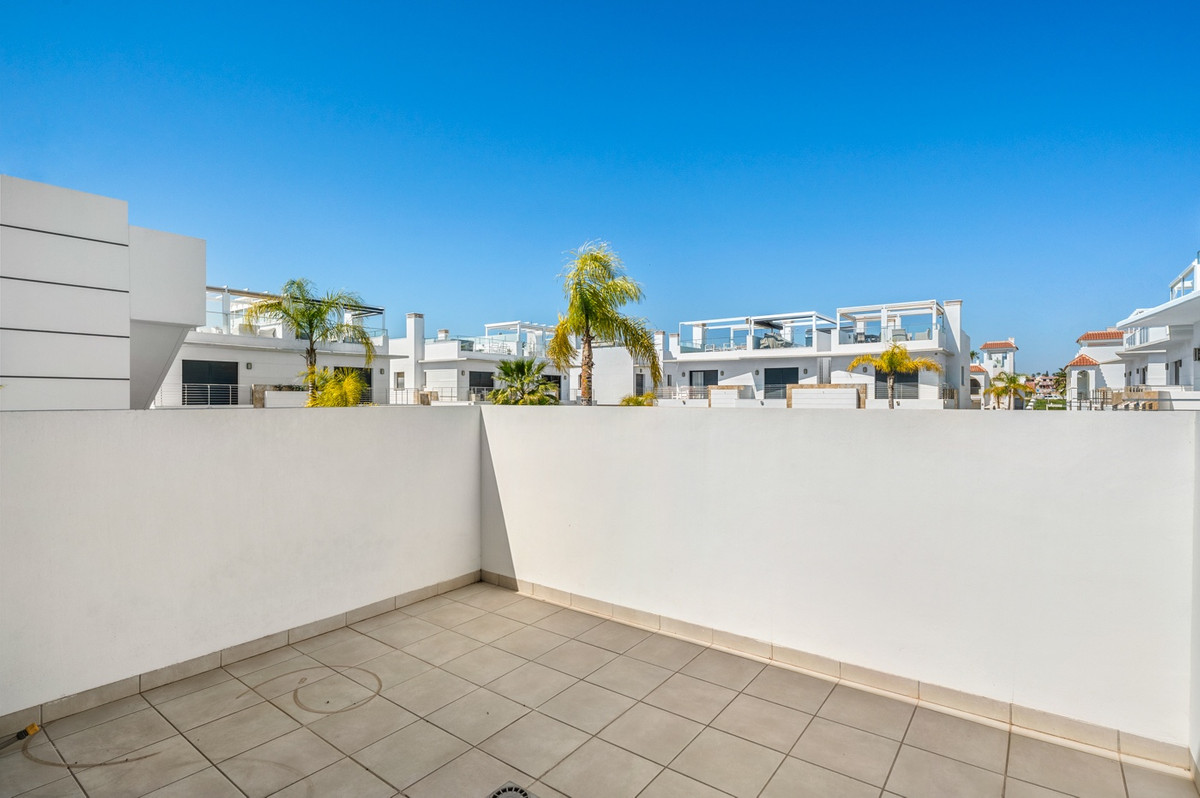 Se vende Villa - Chalet de 3 dormitorios en Costa Blanca, Alicante, España