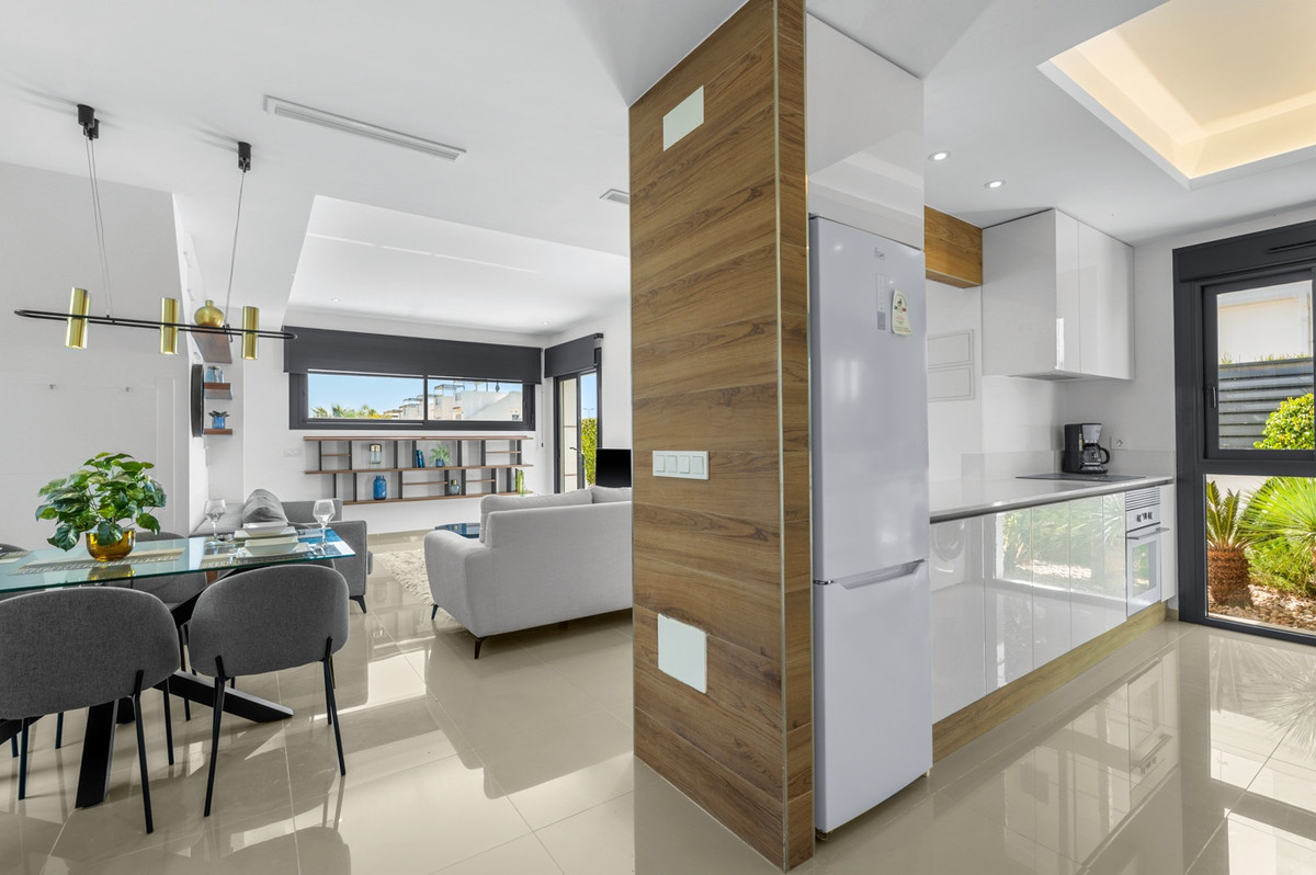 Se vende Villa - Chalet de 3 dormitorios en Costa Blanca, Alicante, España