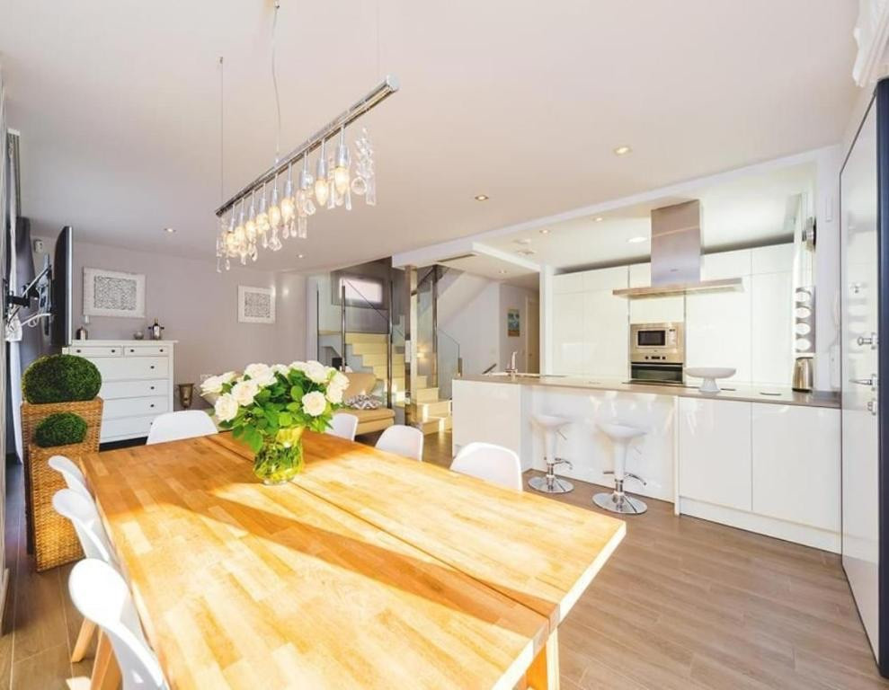 Se vende Villa - Chalet de 5 dormitorios en Costa Blanca, Alicante, España