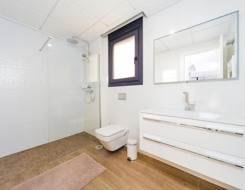 Se vende Villa - Chalet de 5 dormitorios en Costa Blanca, Alicante, España