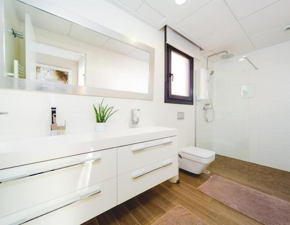 Se vende Villa - Chalet de 5 dormitorios en Costa Blanca, Alicante, España