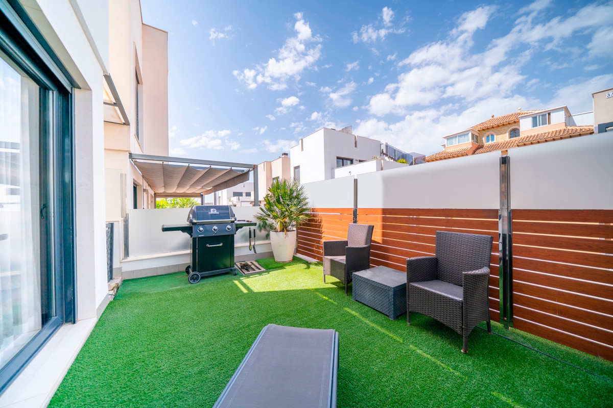 Se vende Villa - Chalet de 5 dormitorios en Costa Blanca, Alicante, España
