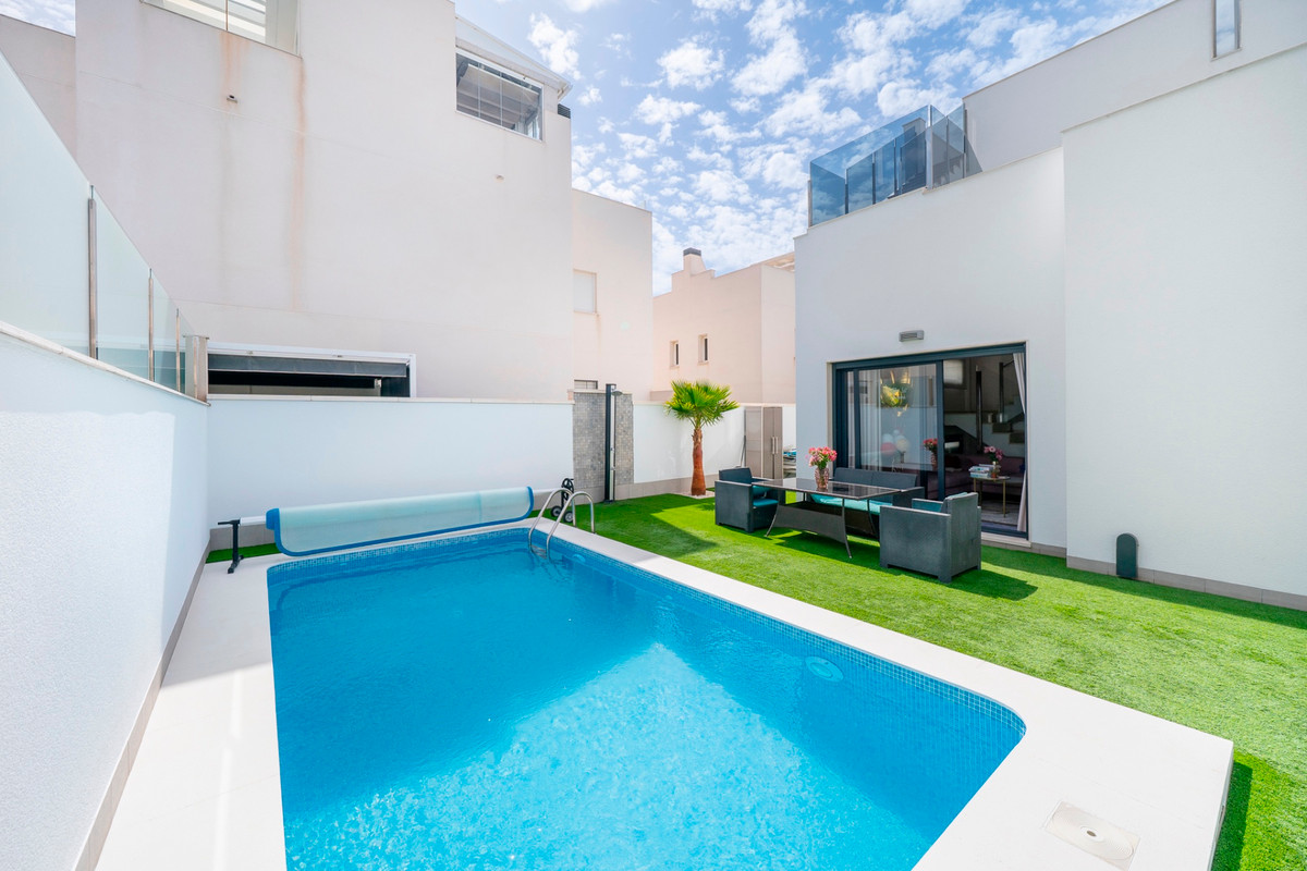 Se vende Villa - Chalet de 5 dormitorios en Costa Blanca, Alicante, España
