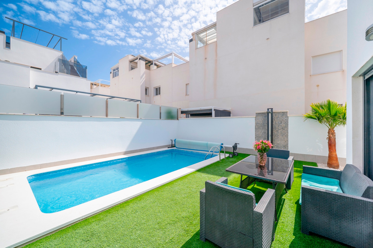 Se vende Villa - Chalet de 5 dormitorios en Costa Blanca, Alicante, España