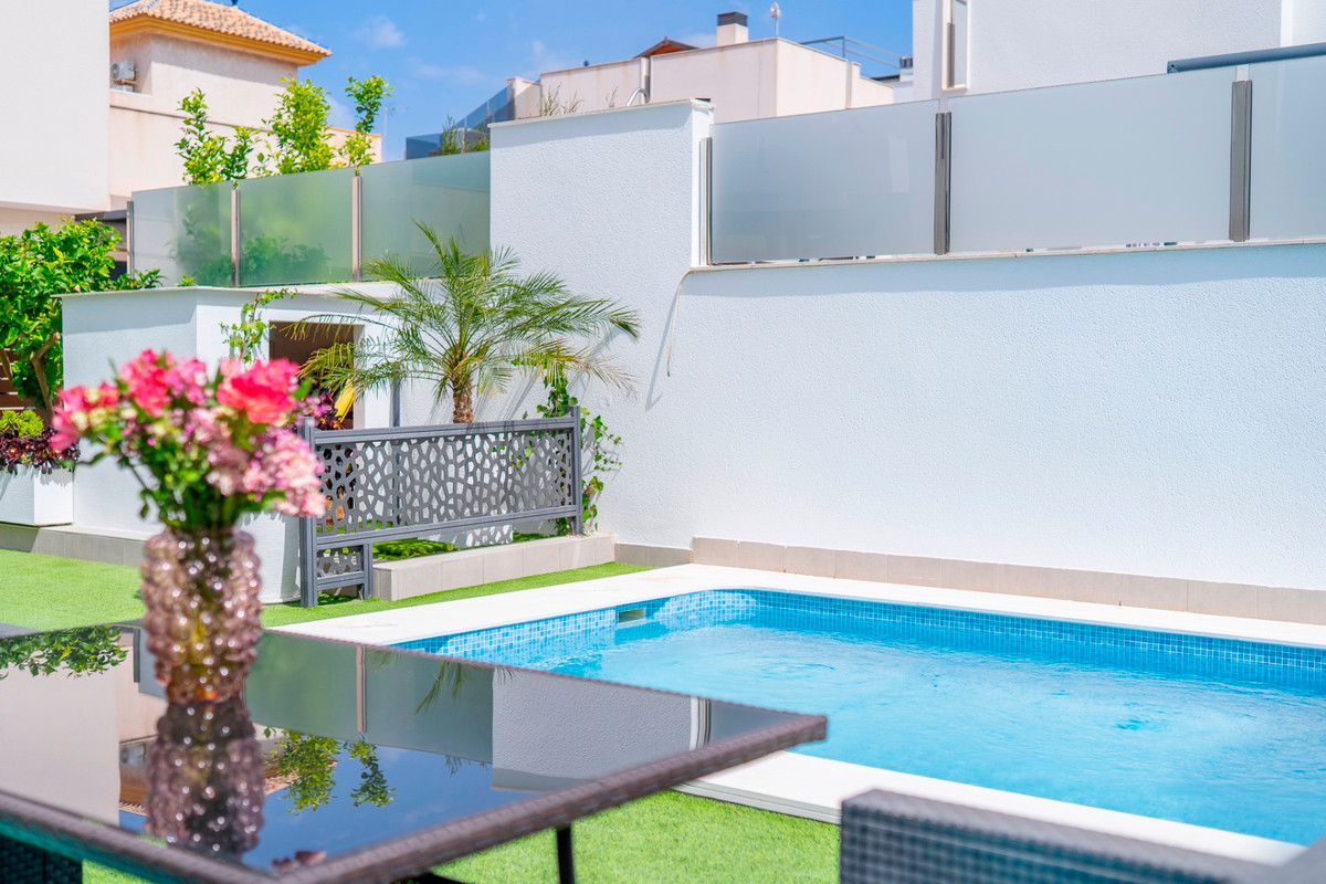 Se vende Villa - Chalet de 5 dormitorios en Costa Blanca, Alicante, España