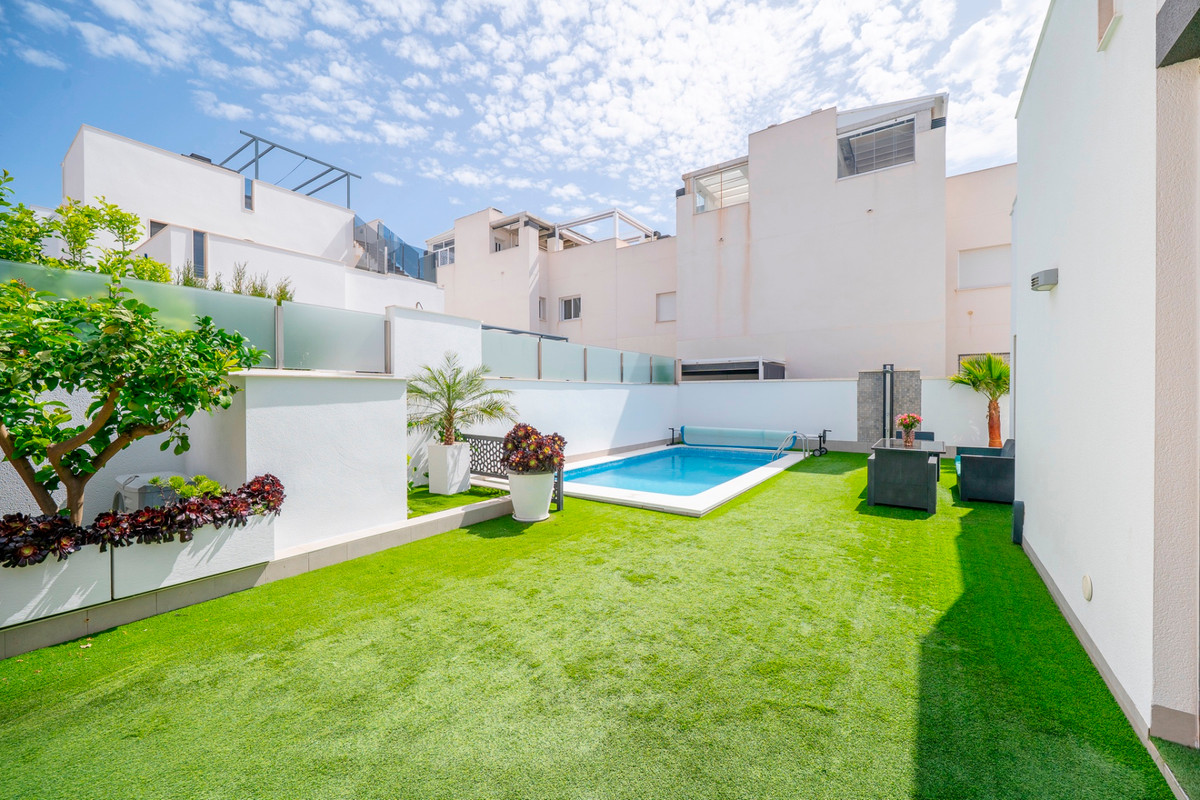 Se vende Villa - Chalet de 5 dormitorios en Costa Blanca, Alicante, España