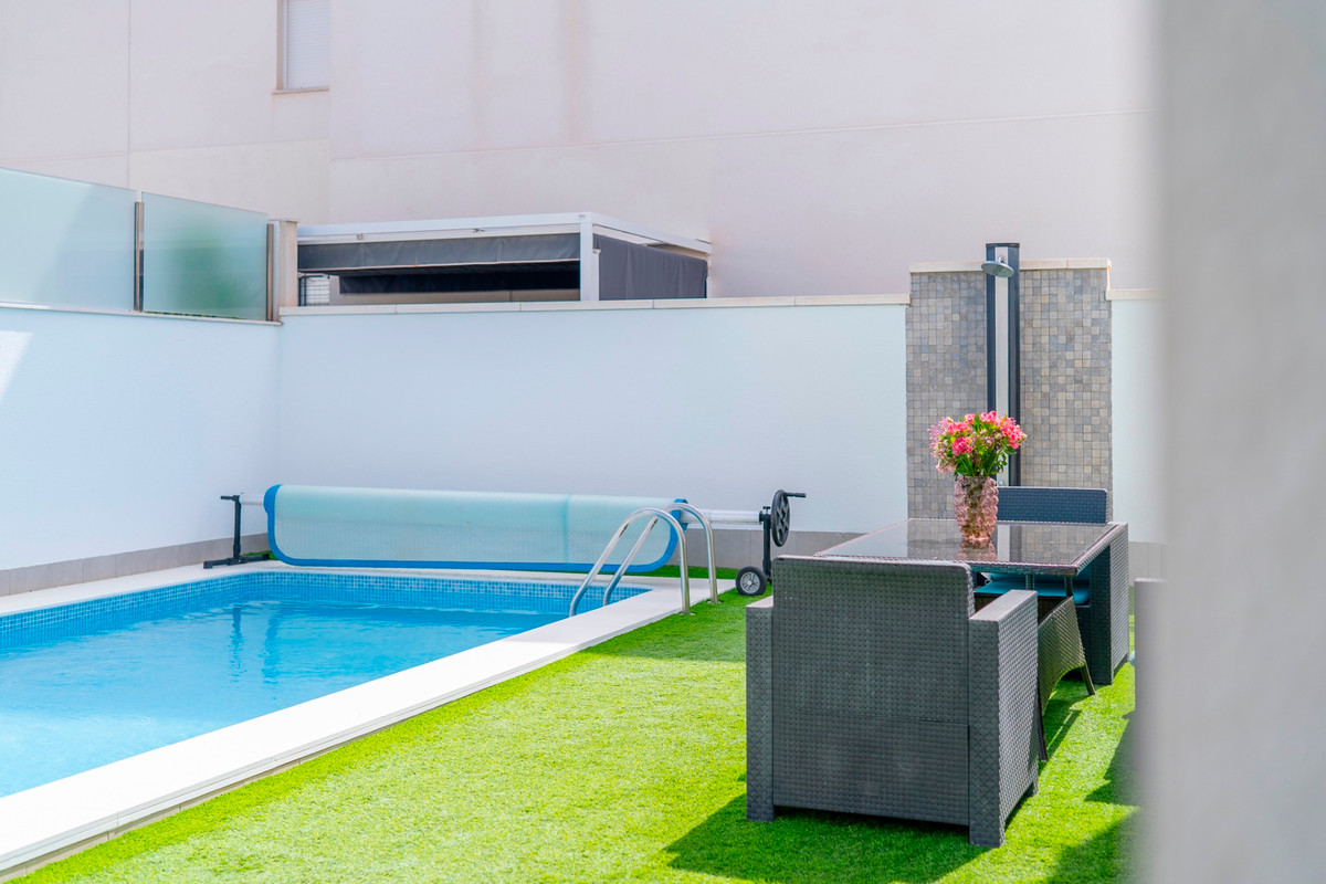 Se vende Villa - Chalet de 5 dormitorios en Costa Blanca, Alicante, España