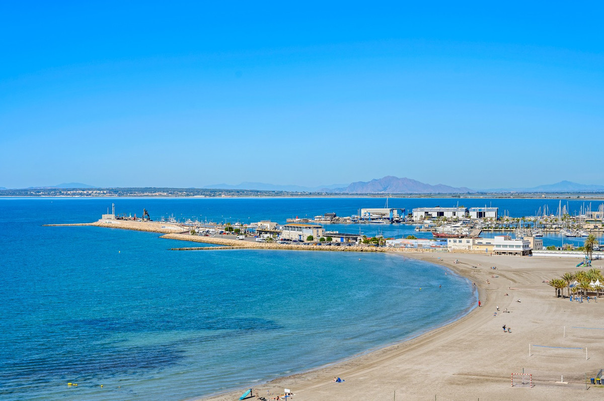 Se vende Apartamento Planta Media de 3 dormitorios en Costa Blanca, Alicante, España