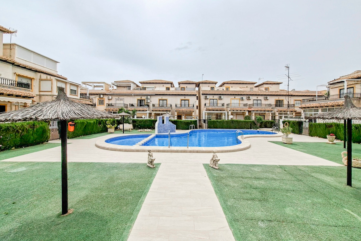 Se vende Bungalow de 2 dormitorios en Costa Blanca, Alicante, España