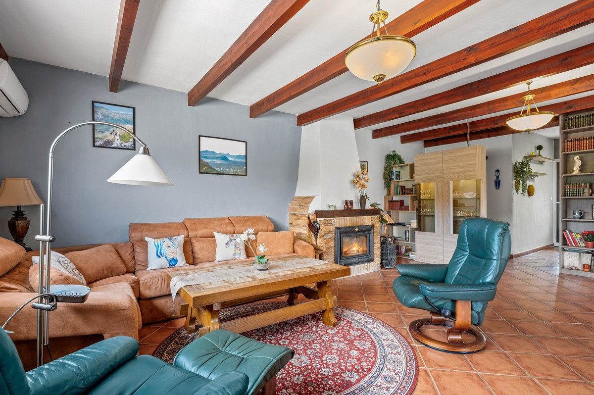4 Bed Townhouse for sale in La Nucia Costa Blanca, Alicante, Spain
