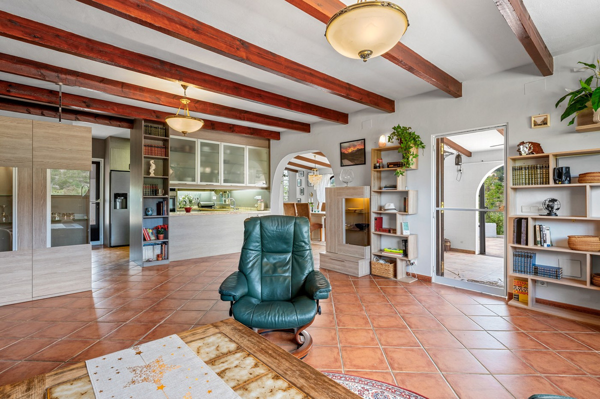 4 Bed Townhouse for sale in La Nucia Costa Blanca, Alicante, Spain