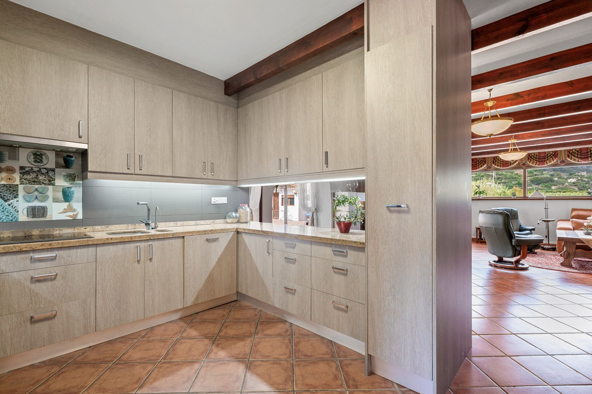 4 Bed Townhouse for sale in La Nucia Costa Blanca, Alicante, Spain