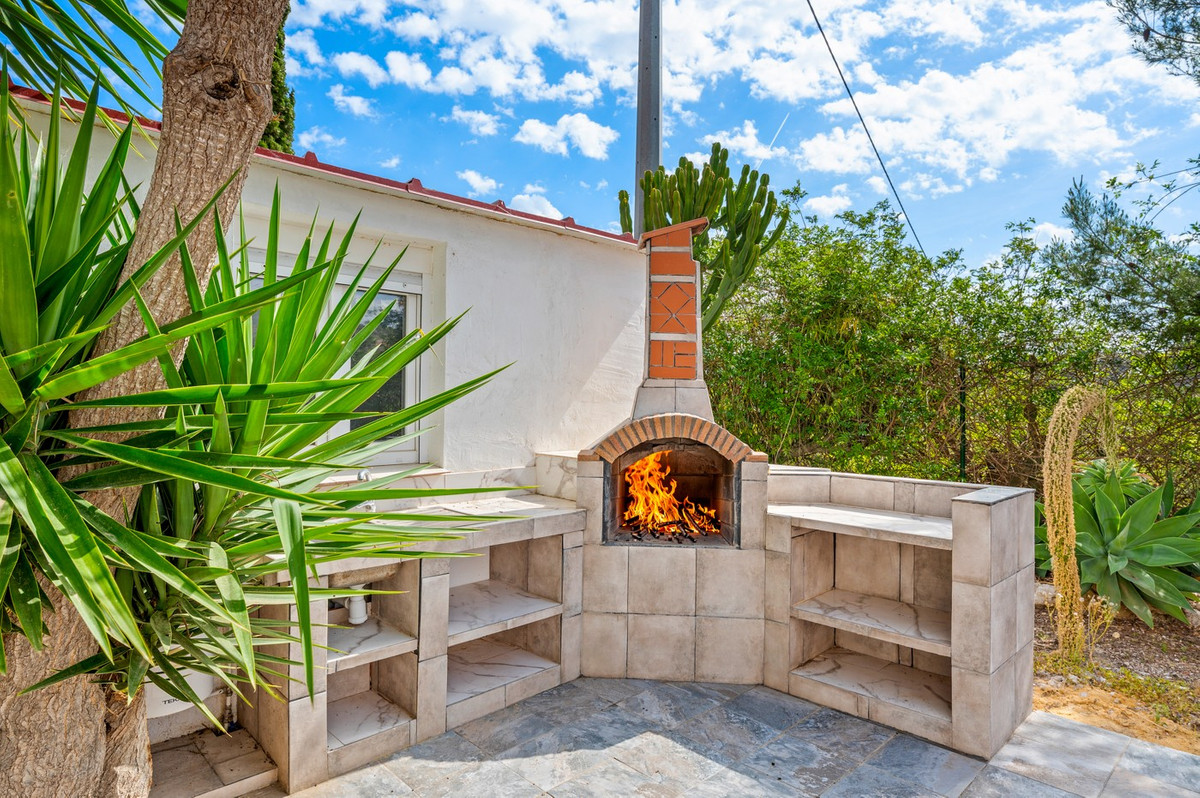 4 Bed Townhouse for sale in La Nucia Costa Blanca, Alicante, Spain