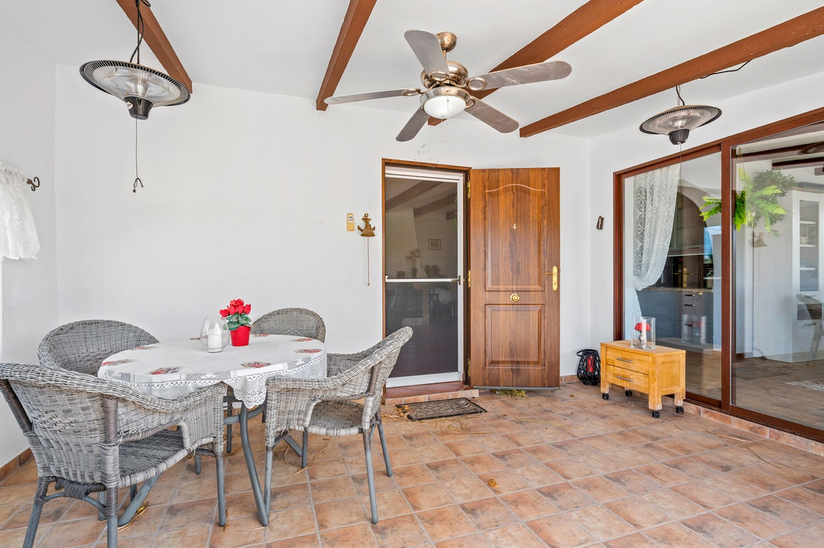 4 Bed Townhouse for sale in La Nucia Costa Blanca, Alicante, Spain