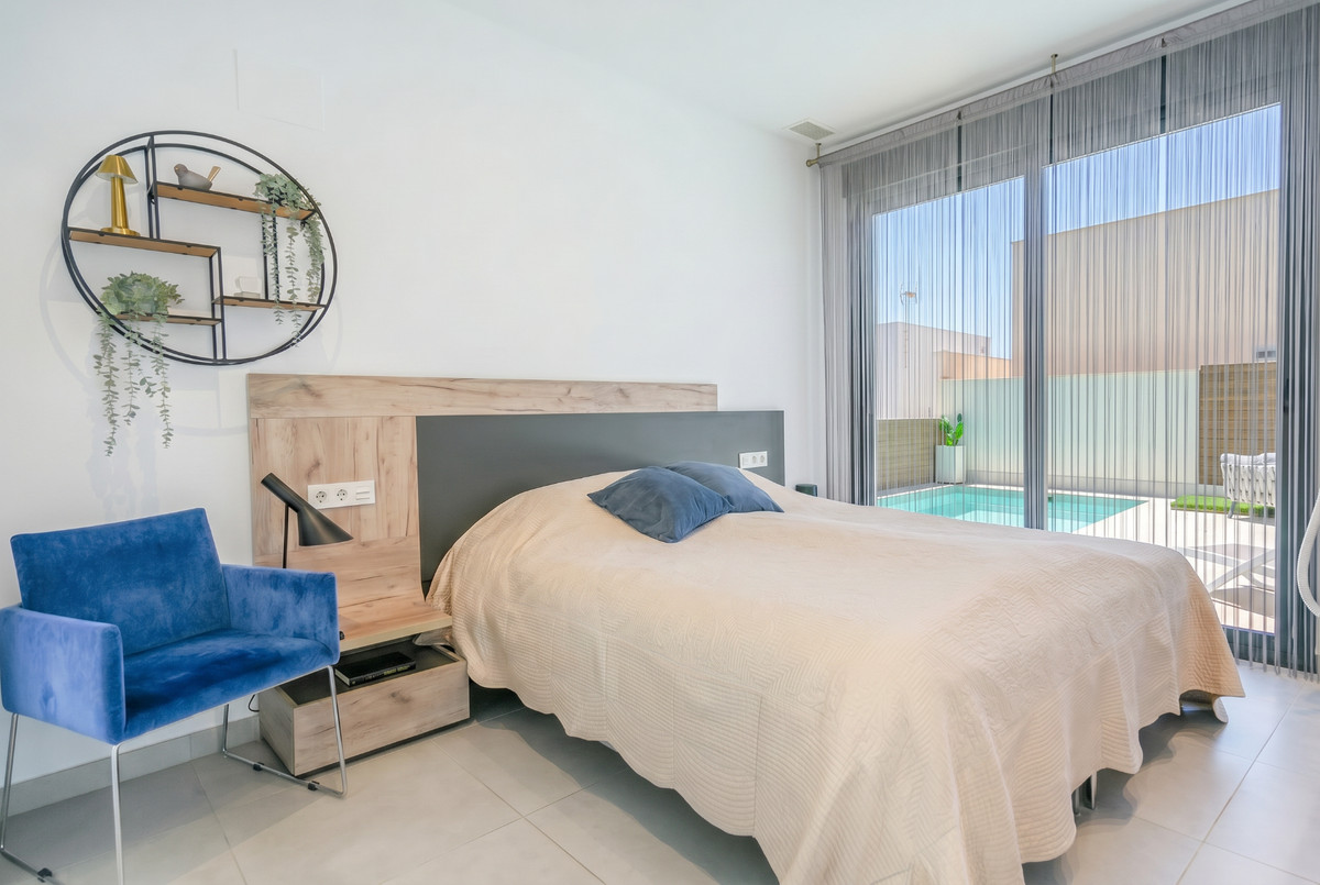 Se vende Villa - Chalet de 4 dormitorios en Costa Blanca, Alicante, España