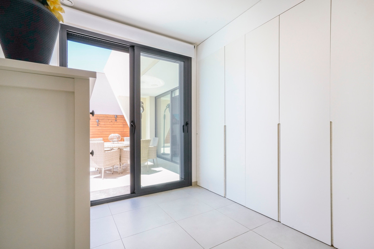 Se vende Villa - Chalet de 4 dormitorios en Costa Blanca, Alicante, España