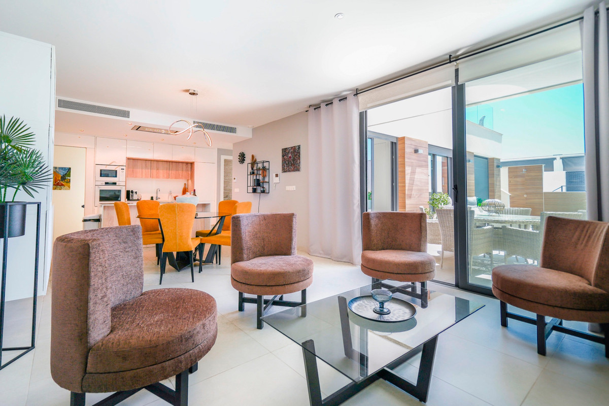Se vende Villa - Chalet de 4 dormitorios en Costa Blanca, Alicante, España