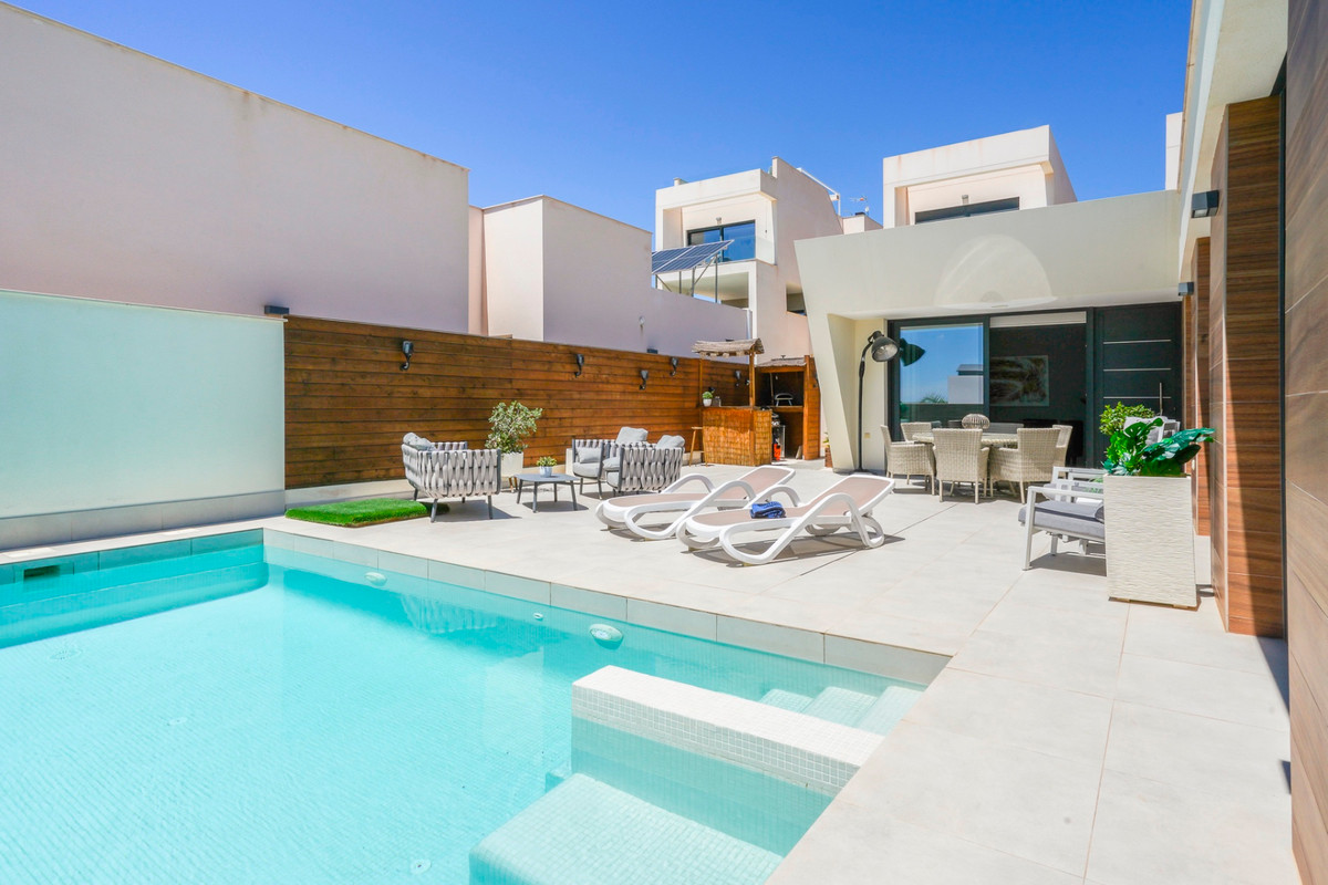 Se vende Villa - Chalet de 4 dormitorios en Costa Blanca, Alicante, España